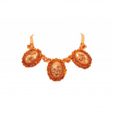 Плетеное колье из бисера со вставками из цельного янтаря