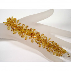 Плетеный браслет из бисера и светлого янтаря