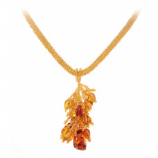 Плетеный кулон из природного янтаря и бисера