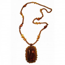 Прямоугольный кулон из балтийского янтаря коньячного цвета Прямоугольный кулон из балтийского янтаря коньячного цвета