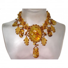 Роскошное колье из балтийского янтаря и бисера