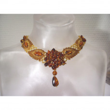 Роскошное колье из балтийского янтаря и бисера