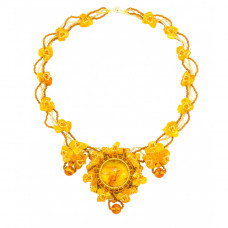 Роскошное колье из бисера со вставками из цельного янтаря Роскошное колье из бисера со вставками из цельного янтаря