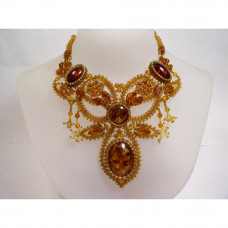 Роскошное плетеное колье из натурального янтаря и бисера