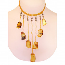 Роскошное удлиненное колье из натурального янтаря и бисера