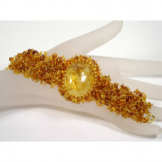 Роскошный браслет из бисера и натурального янтаря