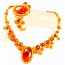 Роскошный комплект: колье, браслет из бисера и балтийского янтаря