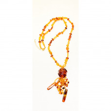 Шарообразный кулон из балтийского янтаря и бисера