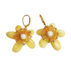 Серьги из балтийского янтаря молочного цвета, бисера, ювелирного сплава Серьги из балтийского янтаря молочного цвета, бисера, ювелирного сплава