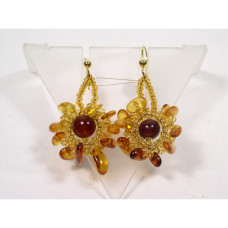 Серьги из бисера и натурального янтаря в форме цветов