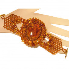 Широкий плетеный браслет из бисера и натурального янтаря