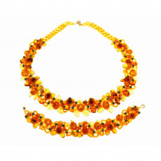 Стильный комплект из янтаря со вставками из малахита: колье, браслет