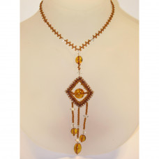 Удлиненное колье из натурального янтаря и бисера Удлиненное колье из натурального янтаря и бисера