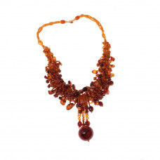 Удлиненное колье из натурального янтаря и бисера
