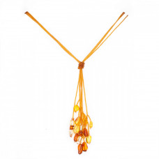 Удлиненное колье из натурального янтаря и бисера