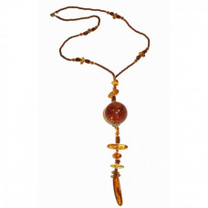 Удлиненный кулон из балтийского янтаря и бисера