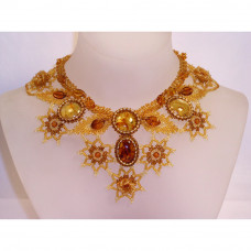 Утонченное колье из натурального янтаря и бисера