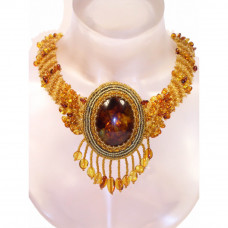 Великолепное крупное колье из натурального янтаря и бисера