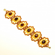 Янтарный браслет с бисером