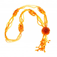 Яркий кулон из балтийского янтаря с бисером