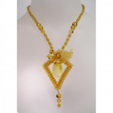 Яркий, удлиненный кулон из балтийского янтаря и бисера